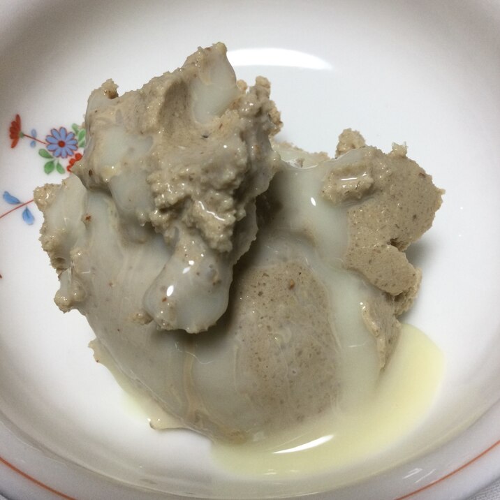 ミックスナッツの豆乳アイスクリームのカフェラテ風味
